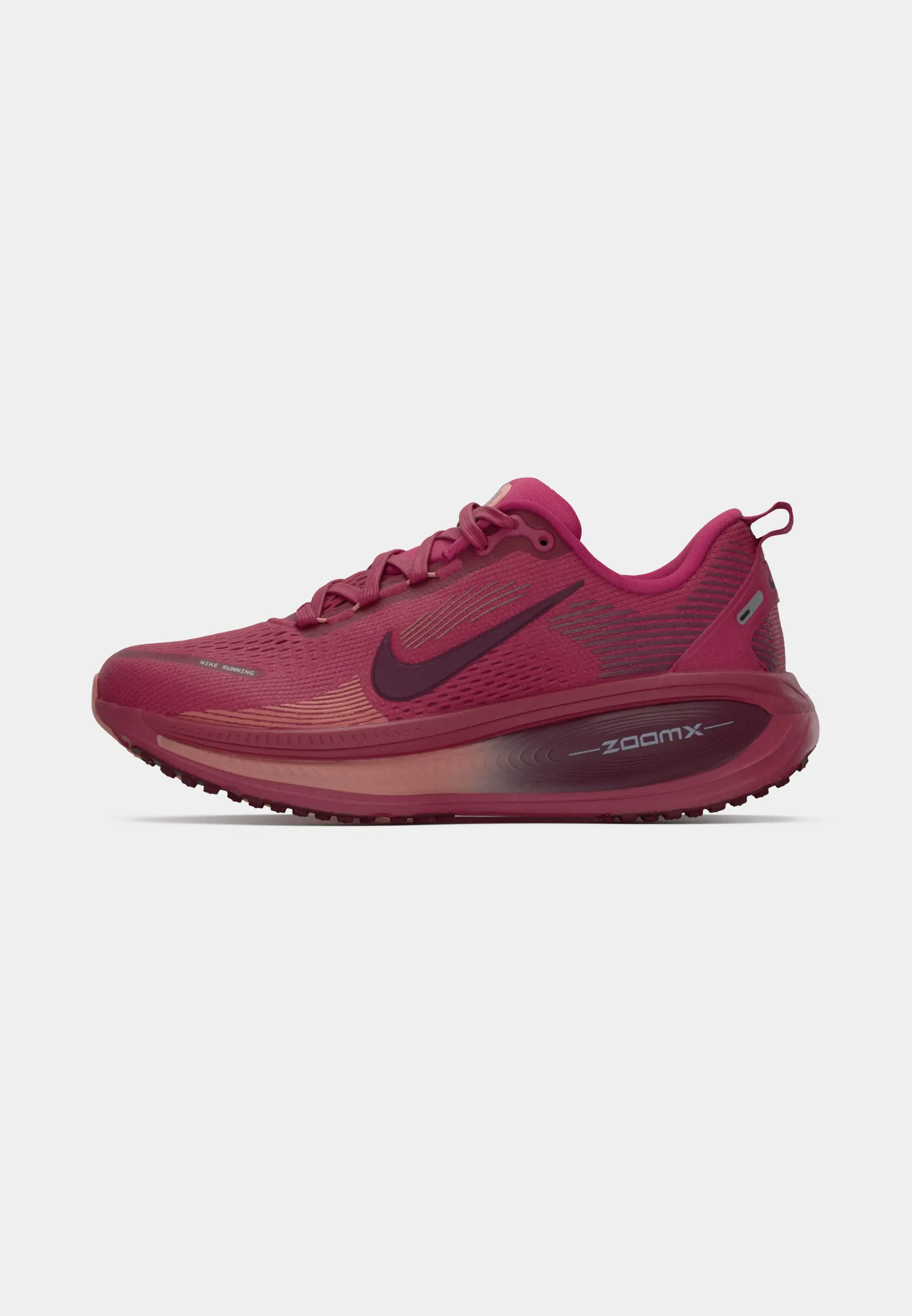 W NIKE VOMERO 18