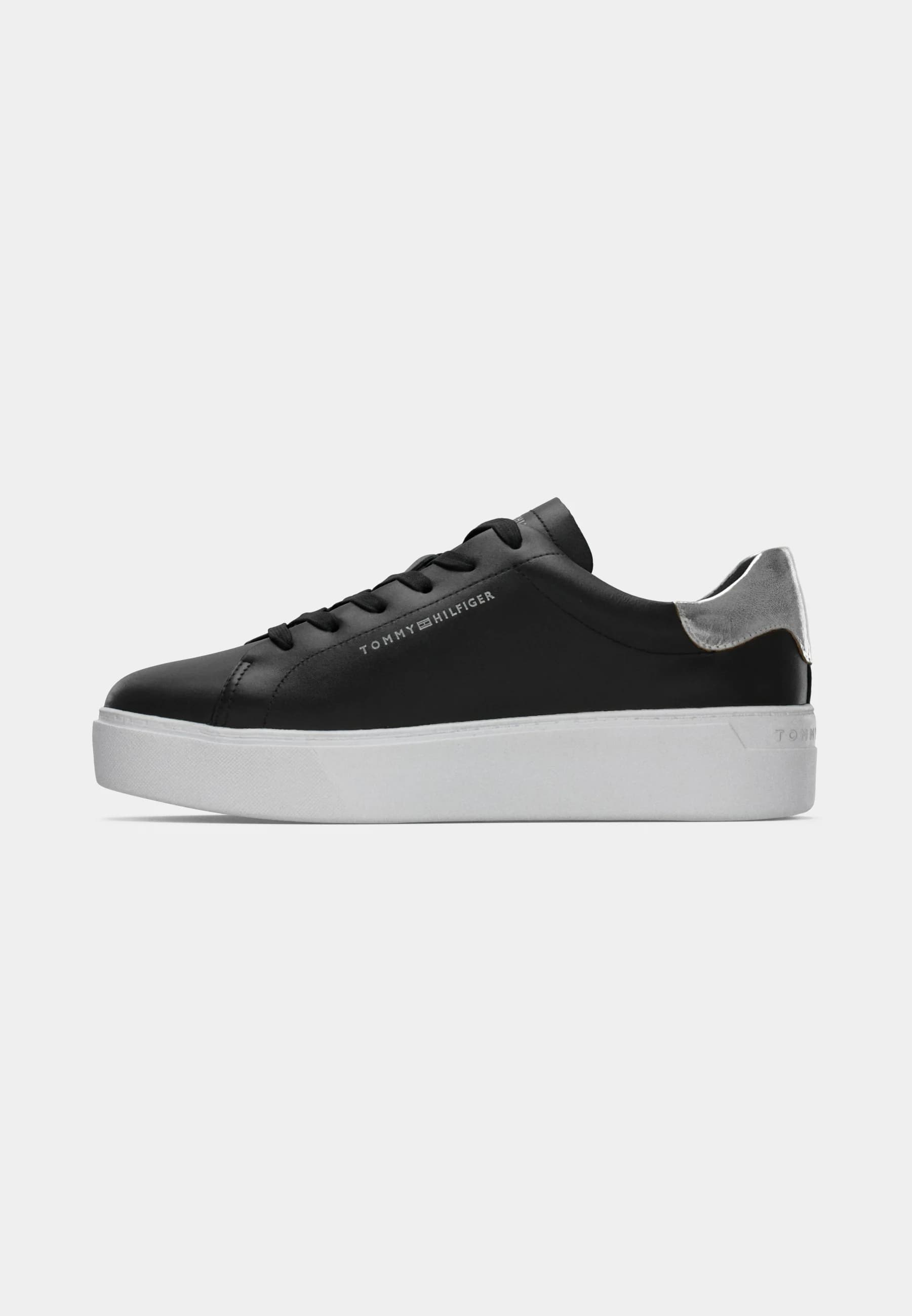 ESSENTIAL PLATFORM COURT SNEAKER