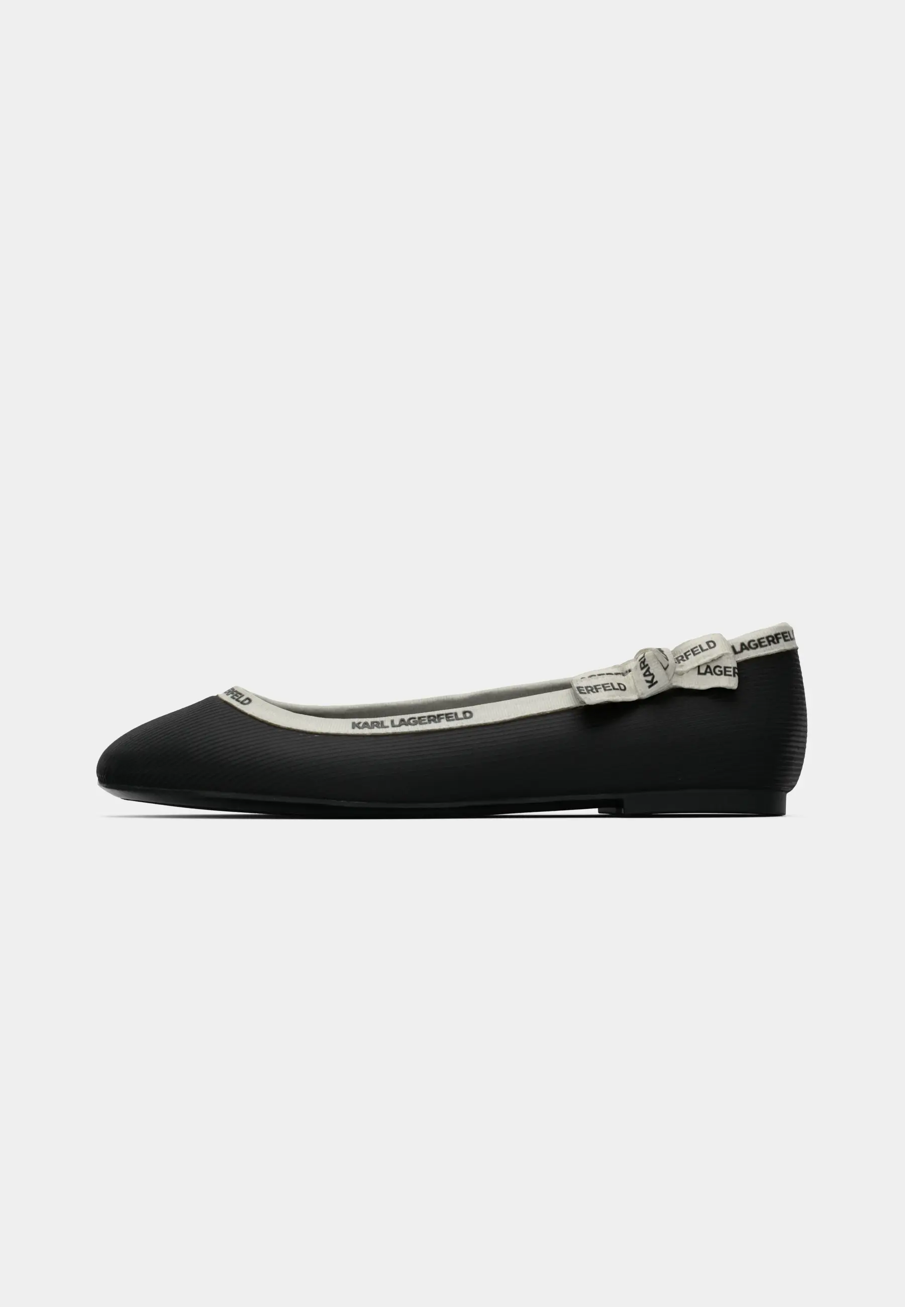 KARO Ribbon Collar Pump