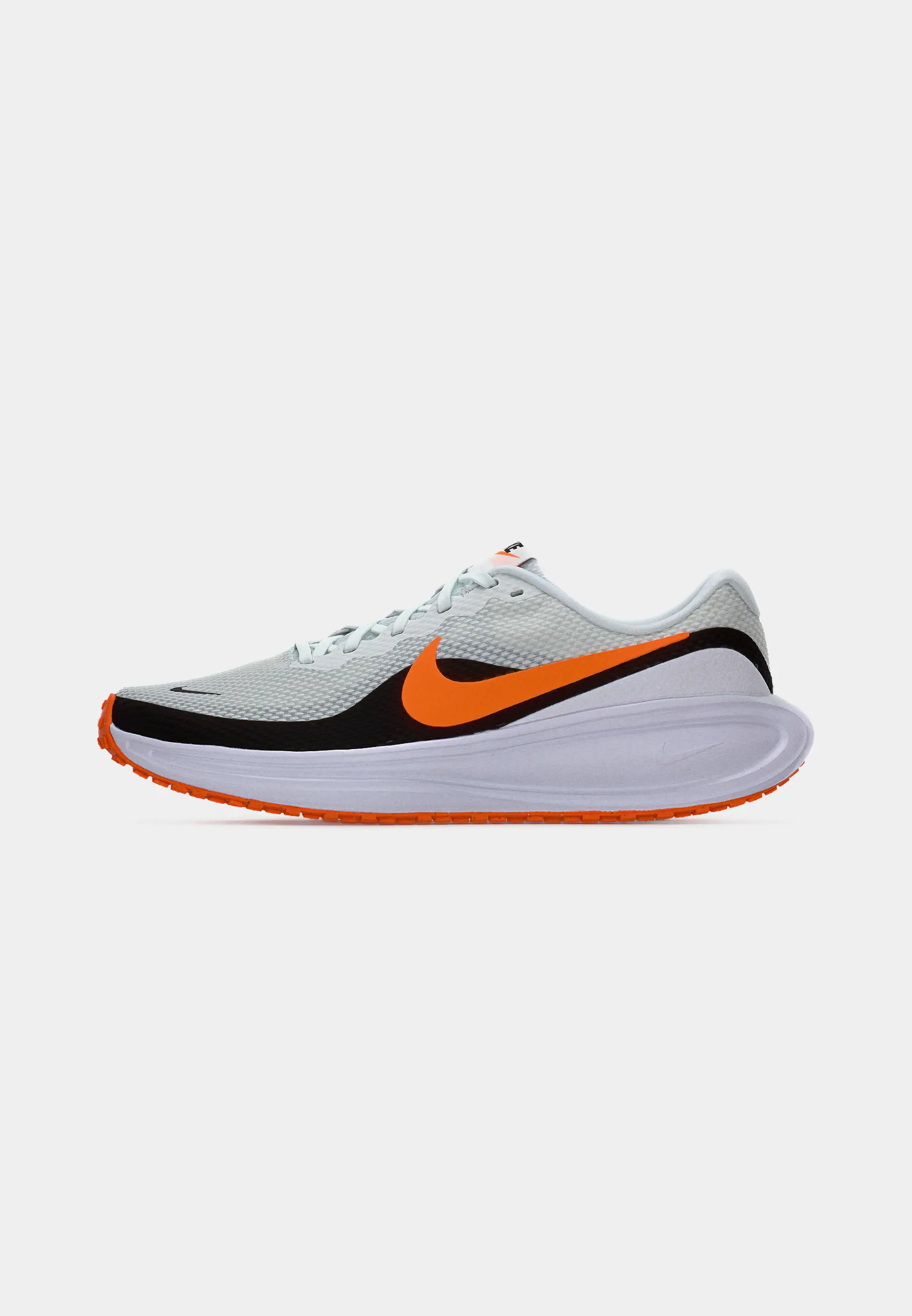NIKE REVOLUTION 8