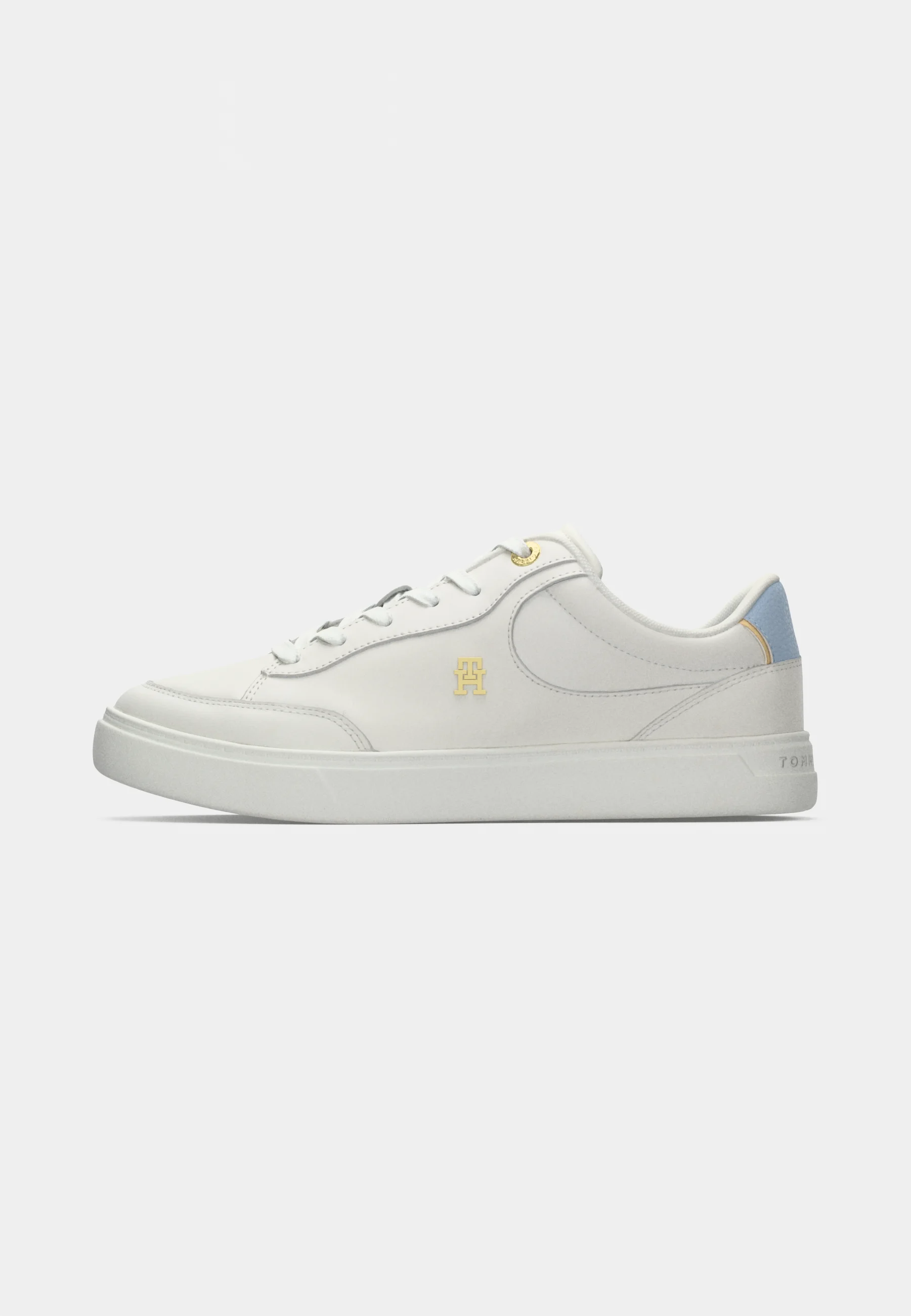 ESSENTIAL CHIC COURT SNEAKER
