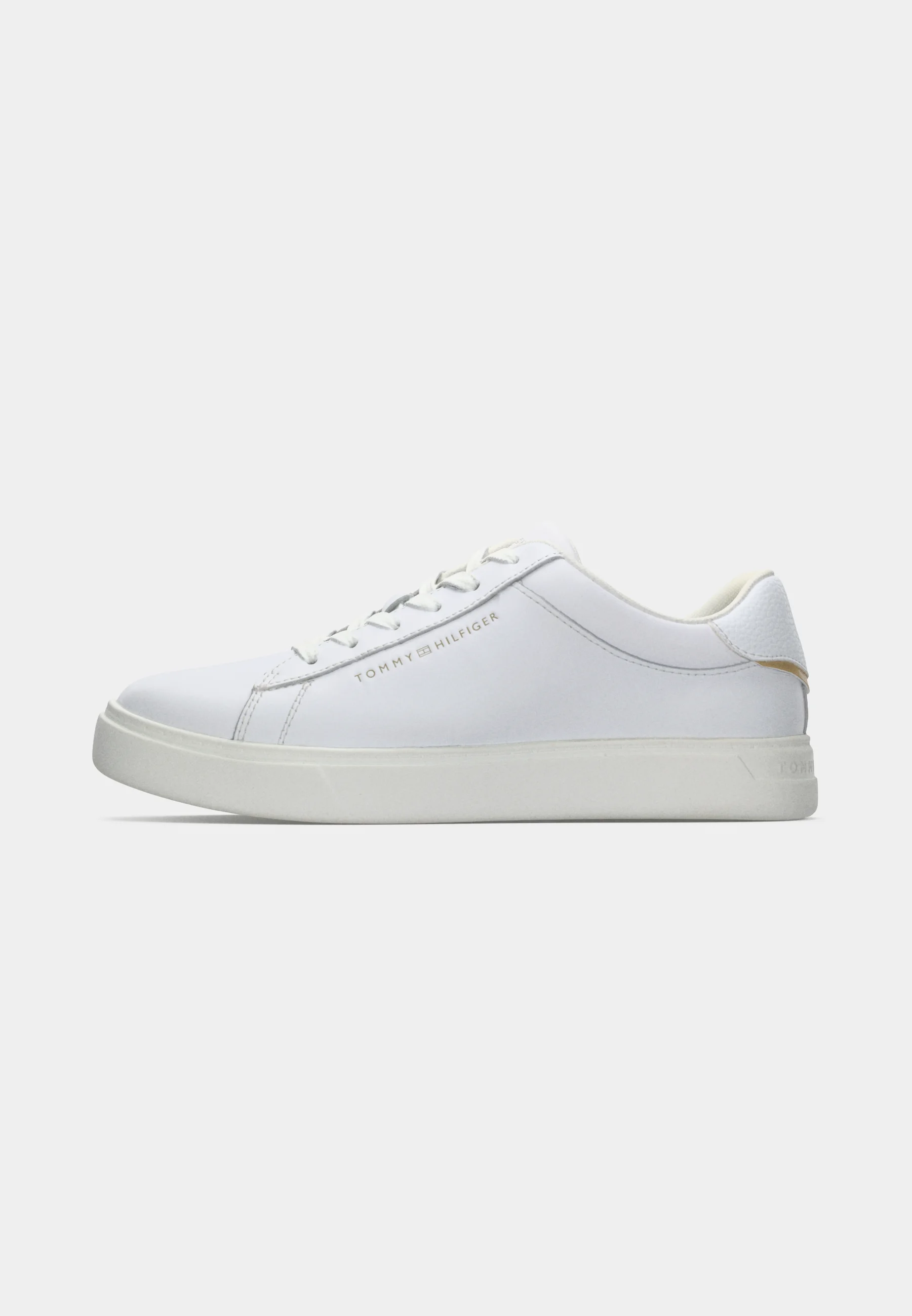 ESSENTIAL COURT SNEAKER