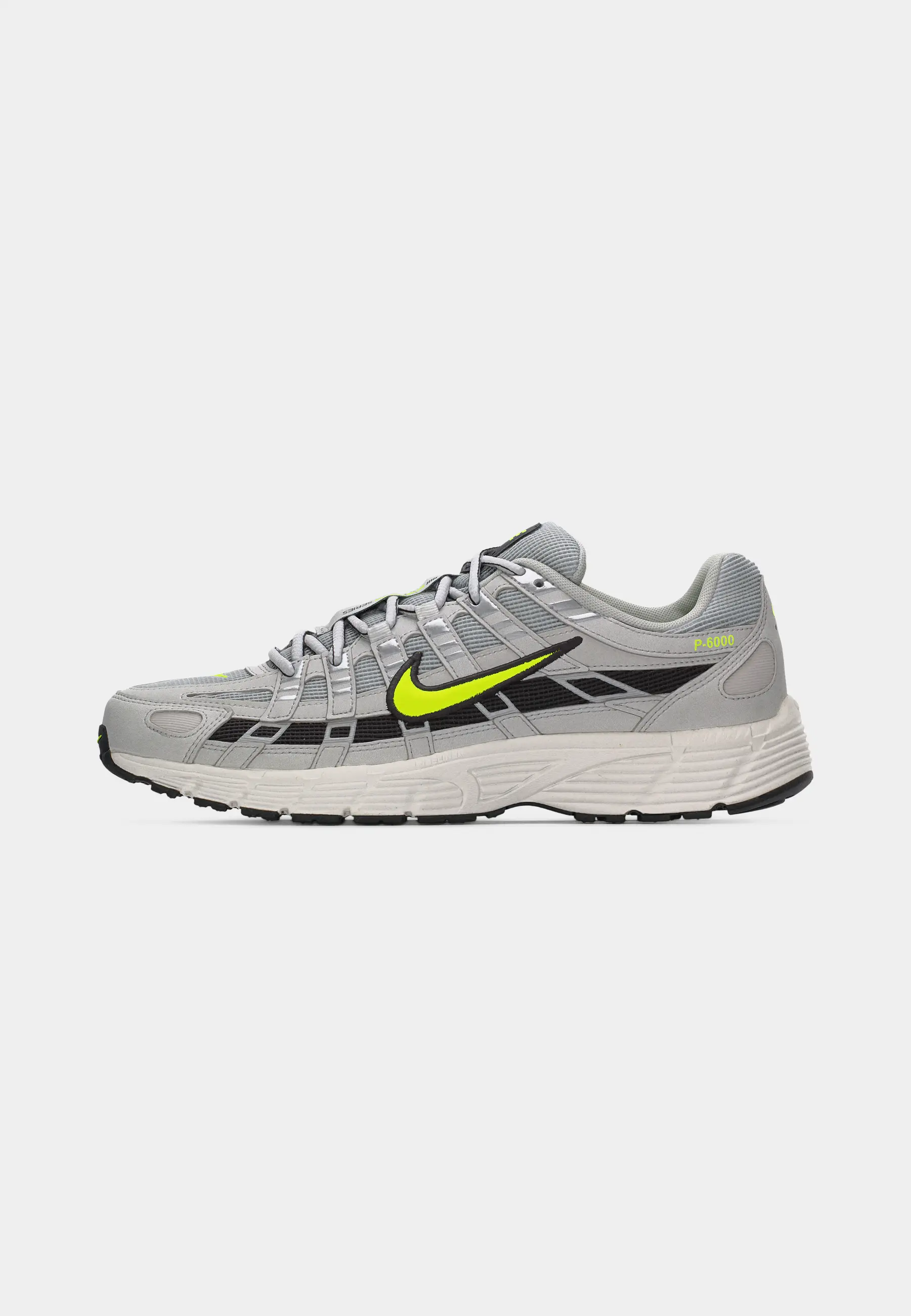 NIKE P-6000 ESS+