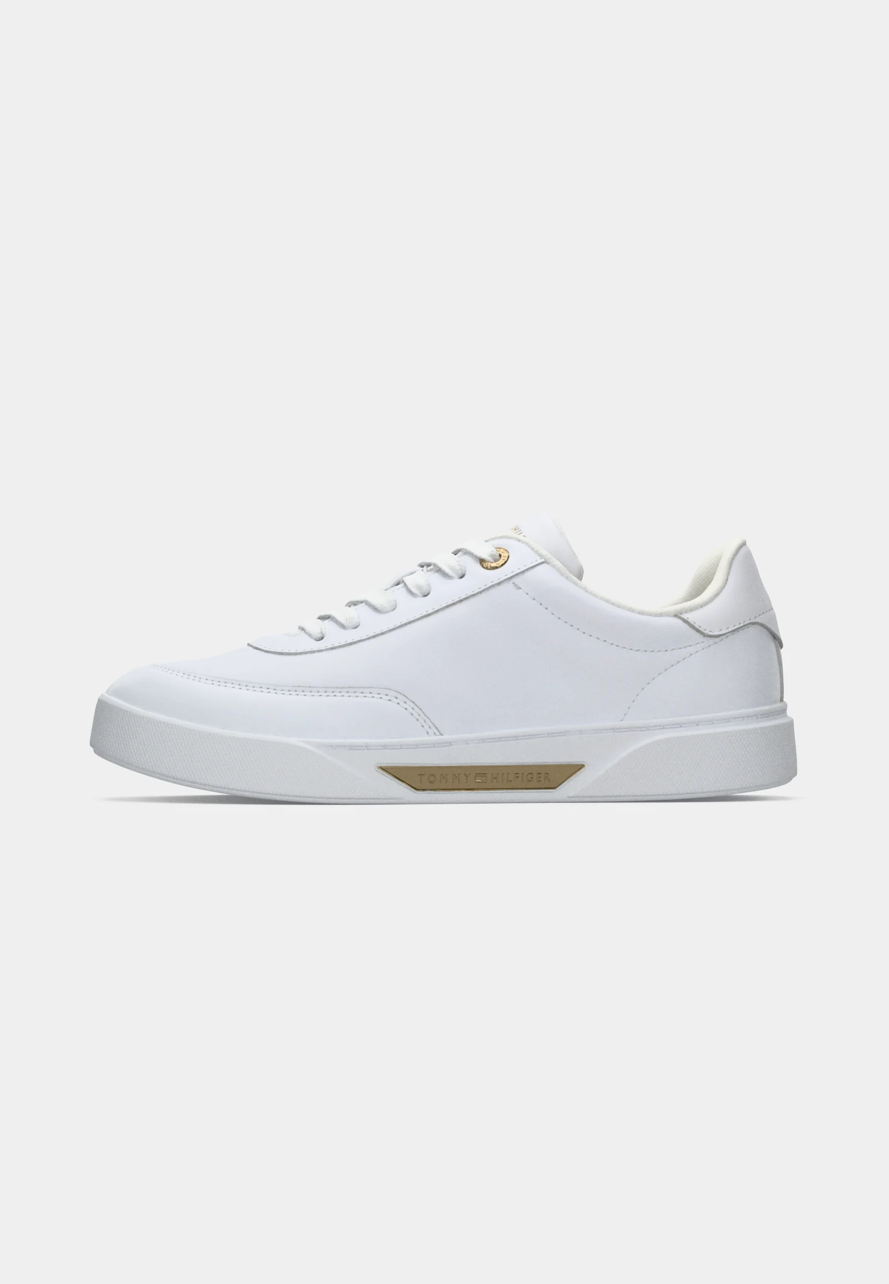 ESSENTIAL CHIC COURT SNEAKER