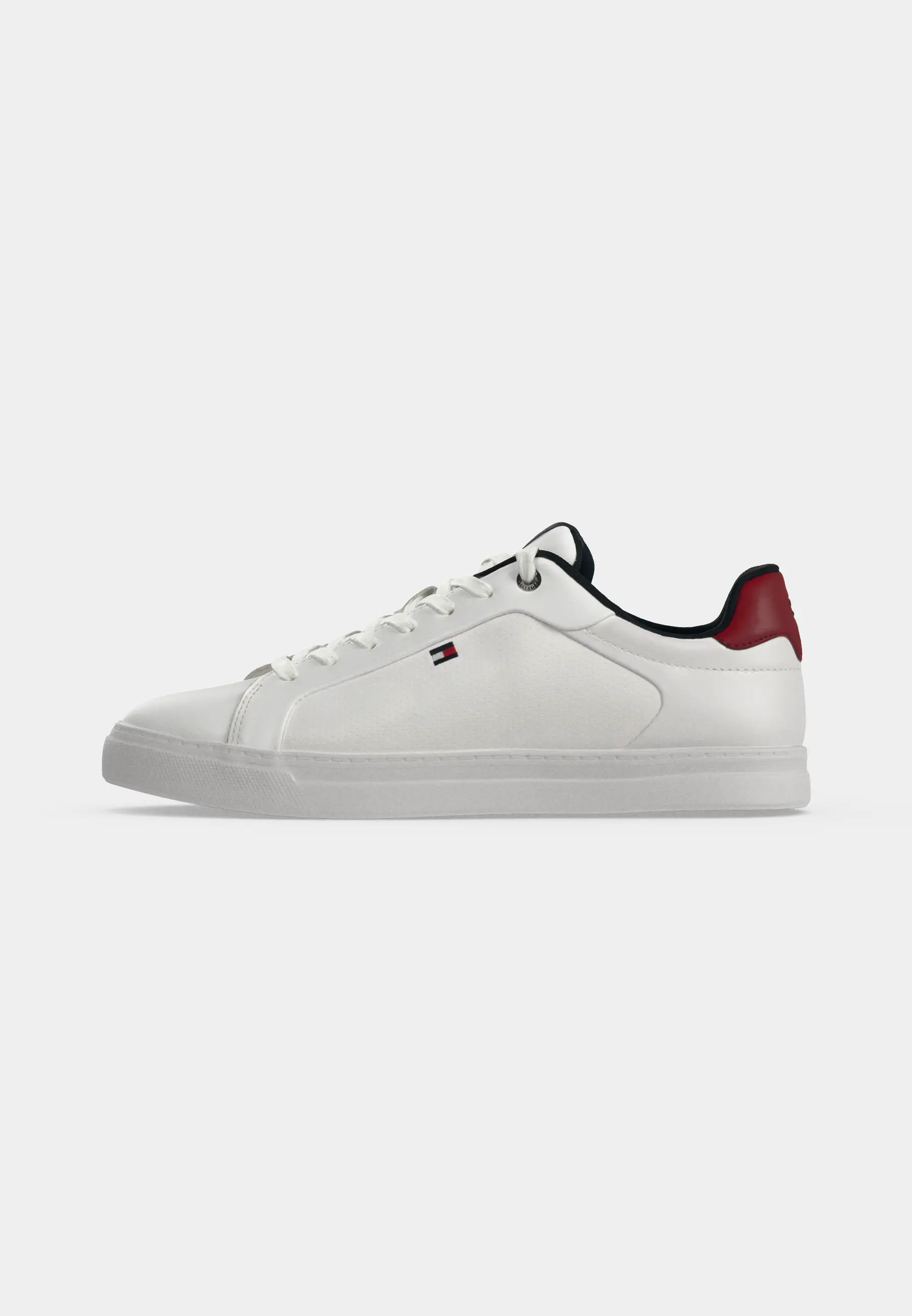 LIGHTWEIGHT PINPERF SNEAKER