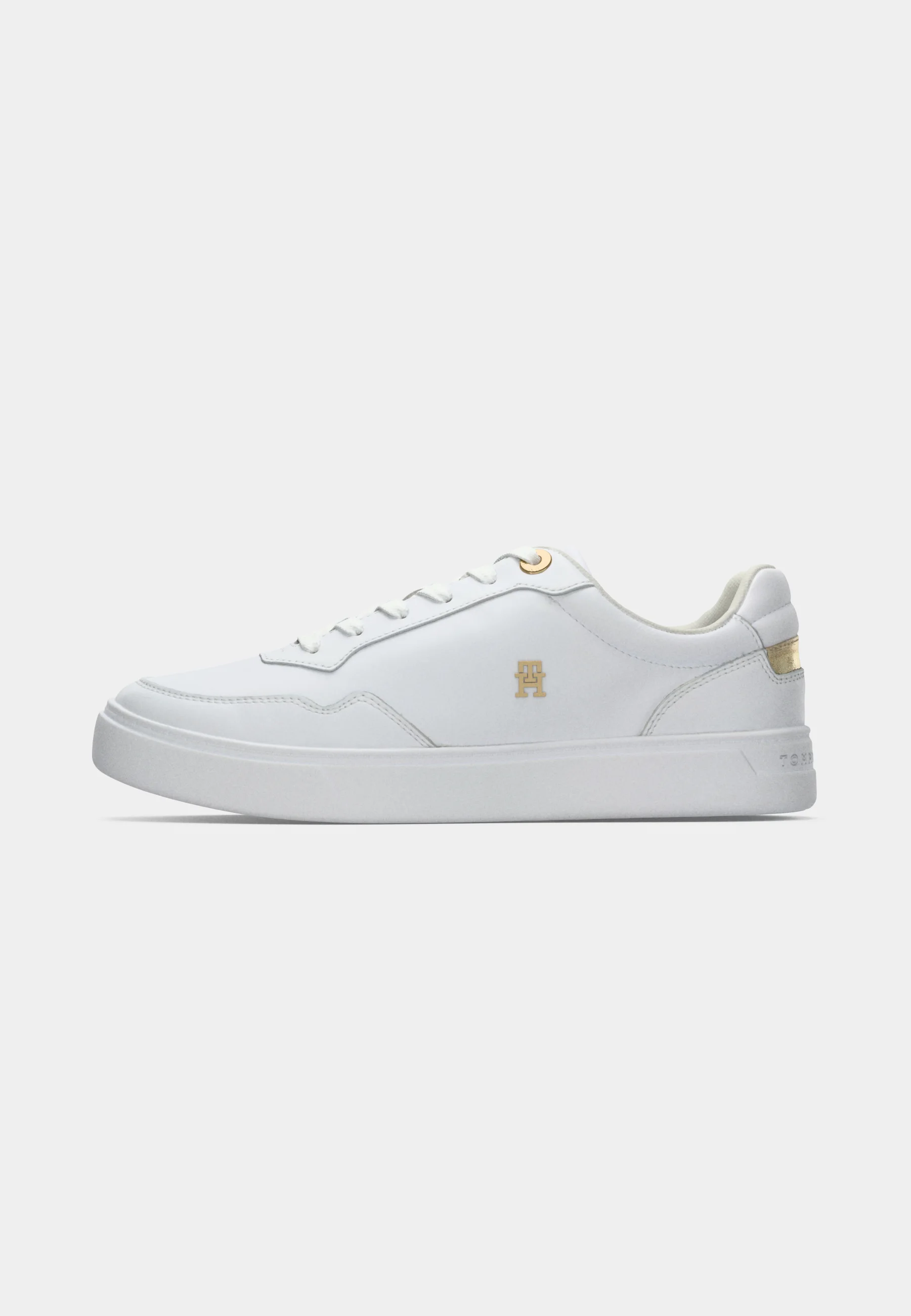 ESSENTIAL ELEVATED COURT SNEAKER