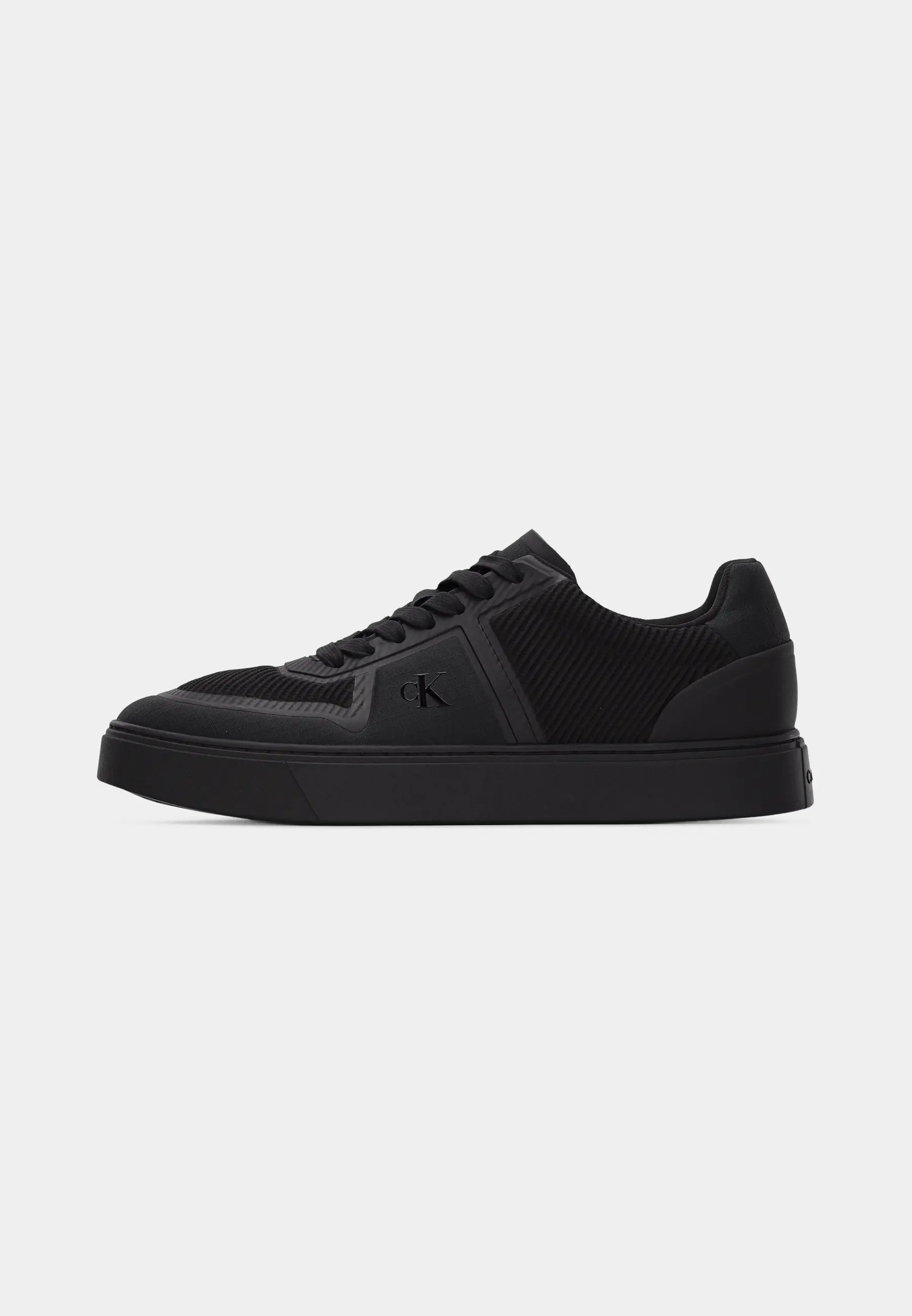 CLASSIC CUPS LACEUP KNIT