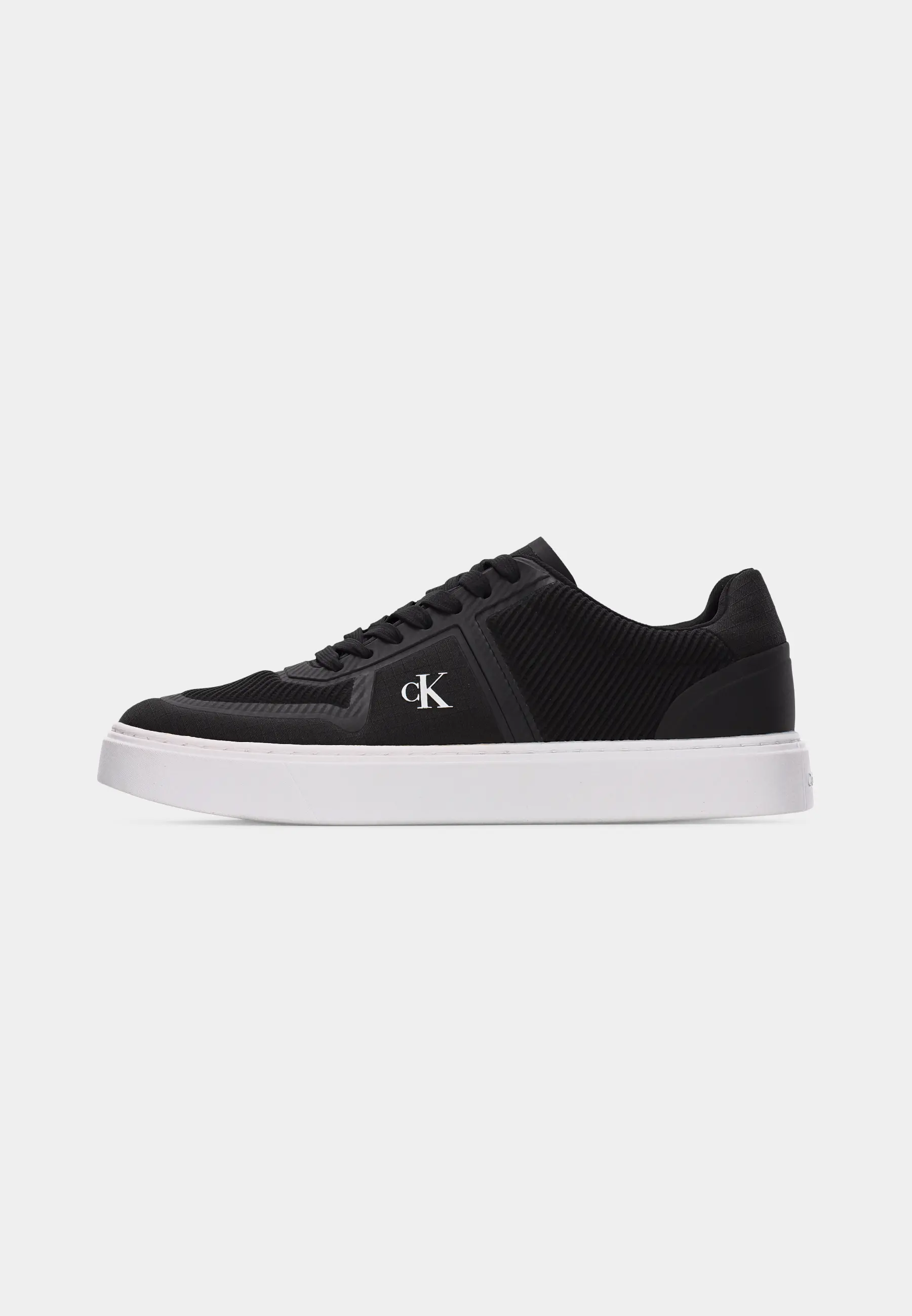 CLASSIC CUPS LACEUP KNIT