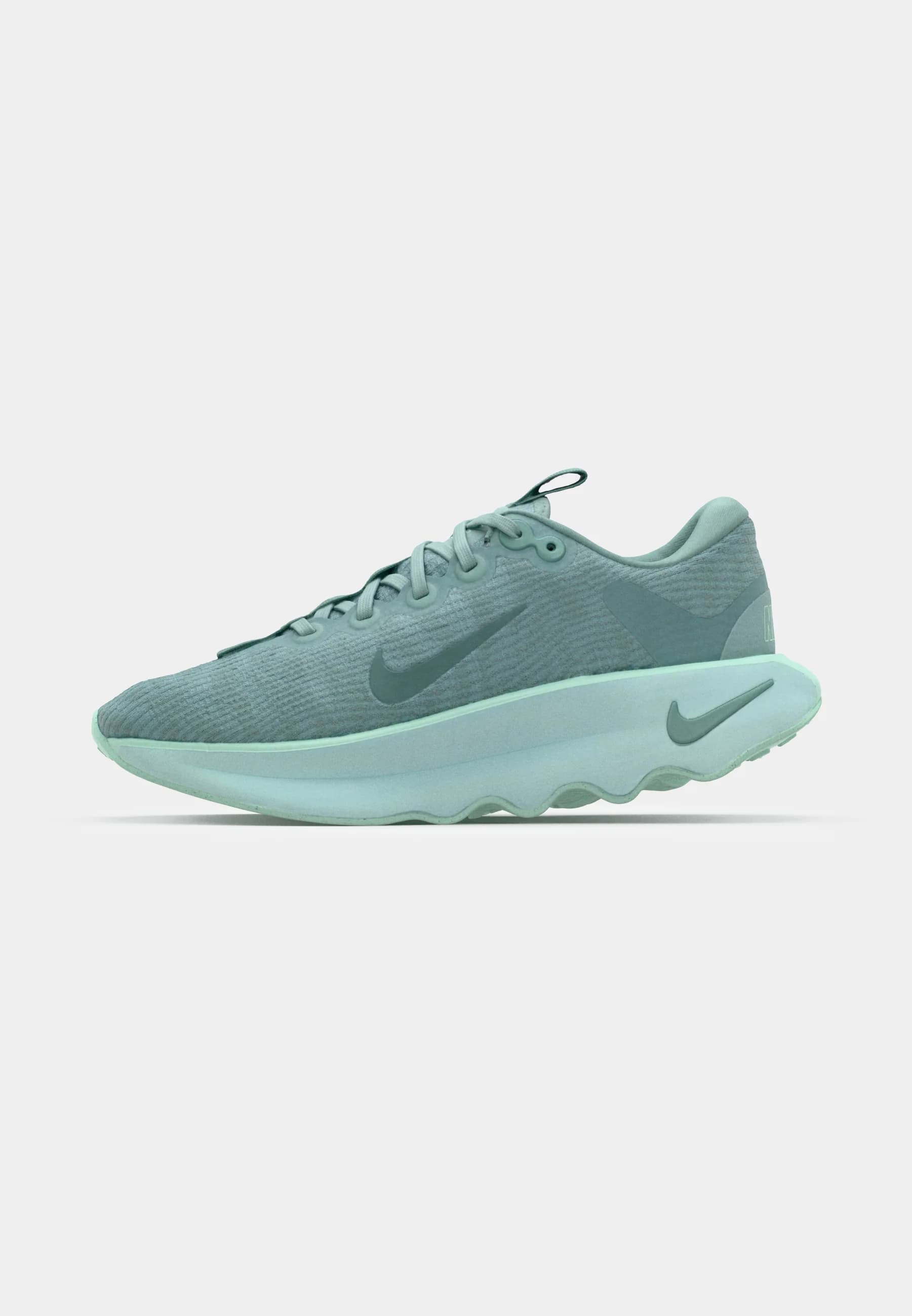 WMNS NIKE MOTIVA