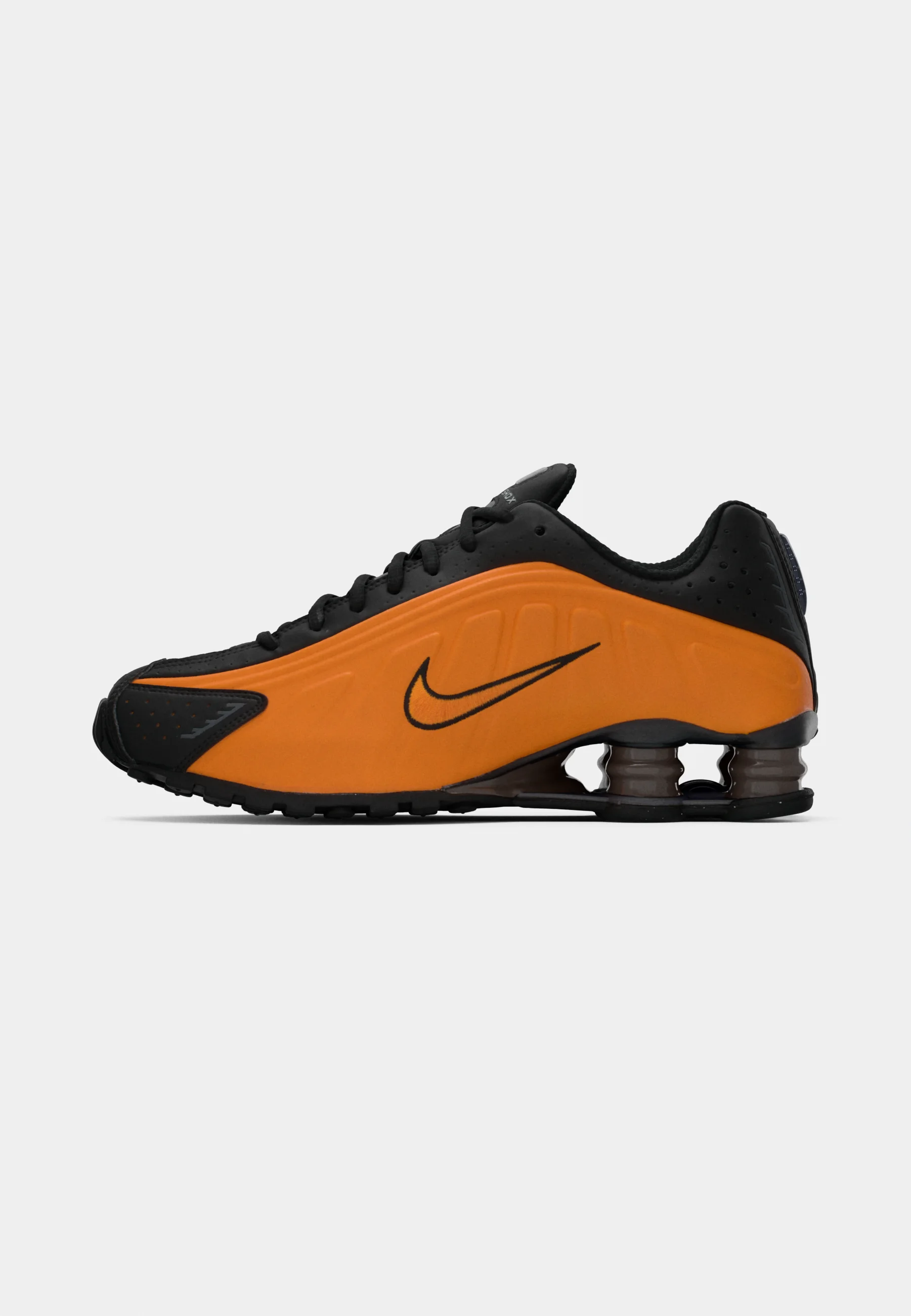 NIKE SHOX R4
